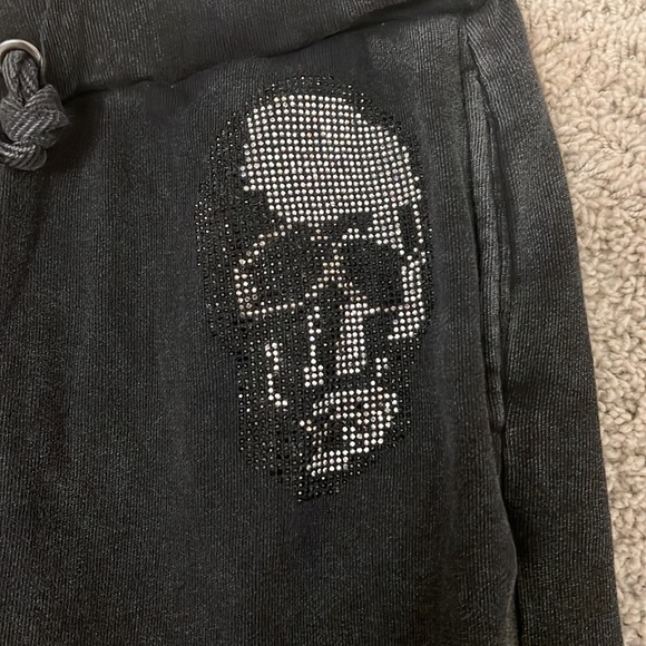 Super cute and trendy skull sweatpants! Gently worn but good condition - Picture 2 of 3
